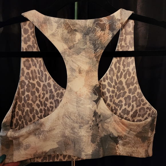 Johnny Was Calme NWT (NOT CAMO) matching Sports Bra - Picture 2 of 5